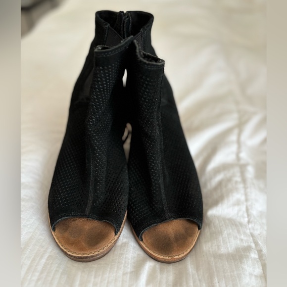 Tom’s open toe suede bootie size 9 - Picture 2 of 4